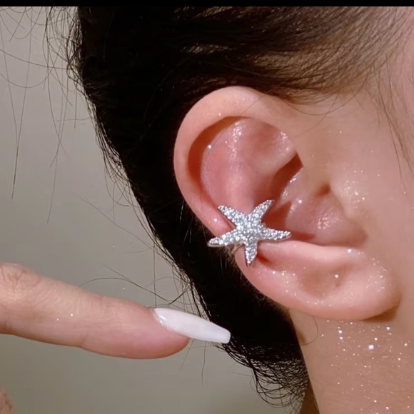 Jewelry - Elegant Silver Starfish Ear Cuff